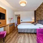 酒店 Stadthotel Eggerbraeu 3*