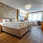 Stadthotel Eggerbraeu 3* 伊姆斯特