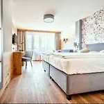 Stadthotel Eggerbraeu 3* Imst