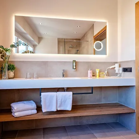 Отель Stadthotel Eggerbraeu Имст