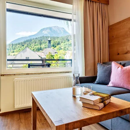 מלון Stadthotel Eggerbraeu 3*