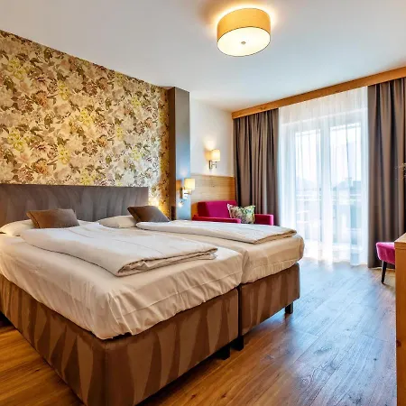 Stadthotel Eggerbraeu 3* Imst