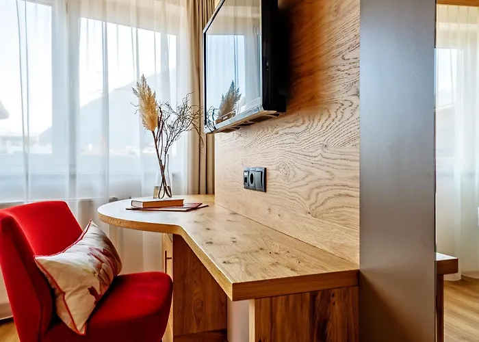 Отель Stadthotel Eggerbraeu Имст