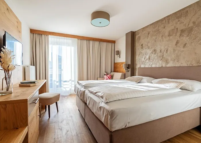 Stadthotel Eggerbraeu Hotell