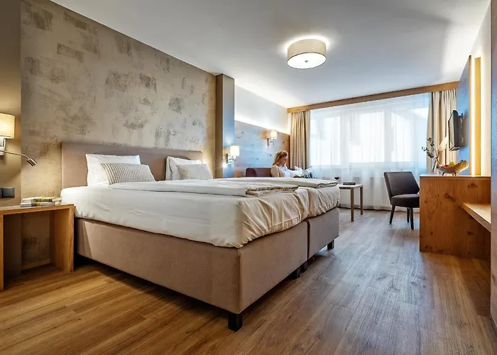 Stadthotel Eggerbraeu 3* イムスト