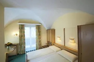 Stadthotel Eggerbraeu ホテル