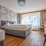Stadthotel Eggerbraeu 임스트