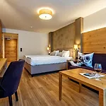 호텔 Stadthotel Eggerbraeu