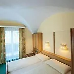 Stadthotel Eggerbraeu 임스트