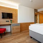 호텔 Stadthotel Eggerbraeu