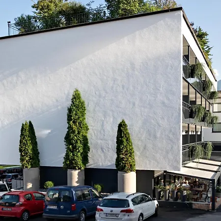 호텔 Stadthotel Eggerbraeu 3*