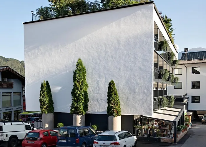 فندق Stadthotel Eggerbraeu 3*