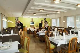 Stadthotel Eggerbraeu 3* امست