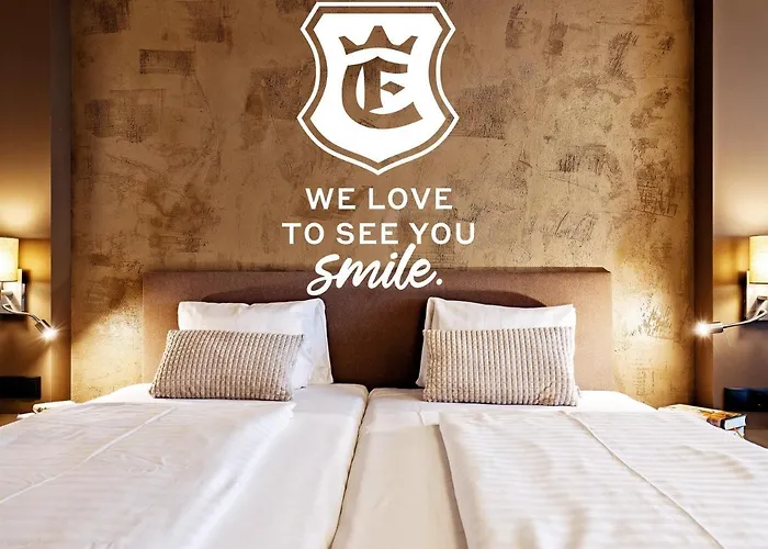 Stadthotel Eggerbraeu فندق امست